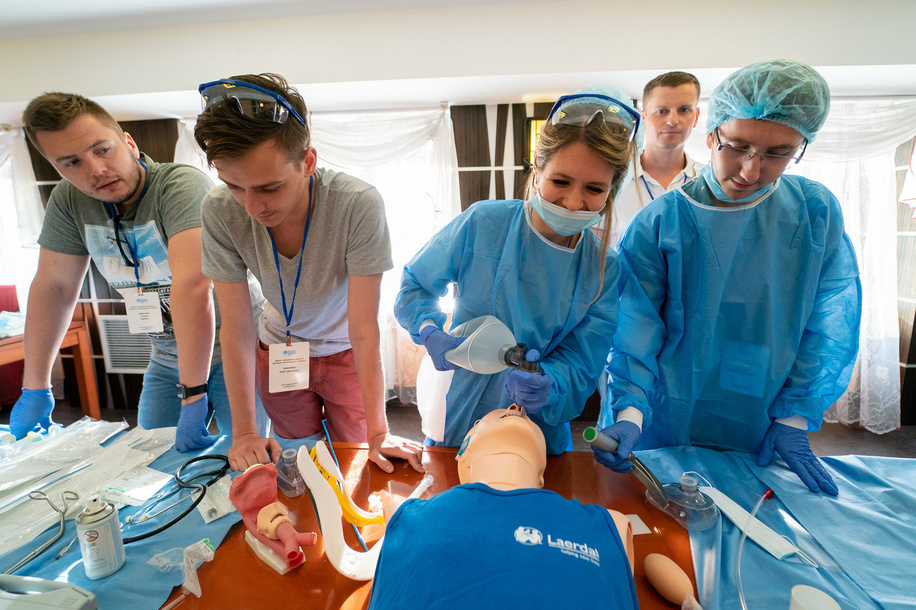 Over 30 general and trauma surgeons, anesthesiologists, and emergency health care professionals learned and practiced new skills in the management of patients with trauma at the Advanced Trauma Care Training (ATCT) held in Mariupol, Donetsk region on 24-26 June 2019. 

The standardized ABCDE (Airway, Breathing, Circulation, Disability, Exposure) approach to treating patients with injuries saves precious time.