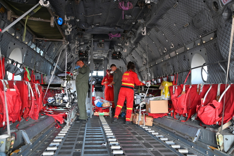 With the support of the European Union, the Romanian and Belgian governments, and with the help of the Belgian B-FAST emergency medical team, three severely injured patients were evacuated from Armenia.  They were air-lifted to specialized burns centres in Belgium by a Romanian Air Force plane staffed by Romanian medics.  