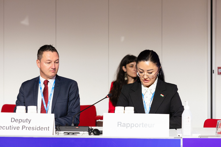 Public meeting: elections and nominations In a earlier private meeting, Dr Hans Kluge has been nominated for a second term to the post of Regional Director for Europe. In this public session, Dr Kluge addresses the Committee with a brief statement and receives congratulations. Pictured here: Rapporteur Dr Rano Rahimova from Tajikistan reads the draft resolution of nomination.