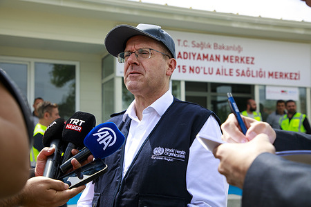 Dr. Hans Kluge, the World Health Organization (WHO) Regional Director for Europe, visited the Prefabricated Healthy Life Center (PHC) in Adıyaman, Turkey. This center, along with 8 others located in Adıyaman, Hatay, Malatya, and Kahramanmaraş, is supported by WHO and aims to provide comprehensive medical services to approximately 100,000 people. These services include preventive care, treatment of common illnesses, maternal and child health services, and health education initiatives. The visit underscores the commitment to improving healthcare access and outcomes in the region.
