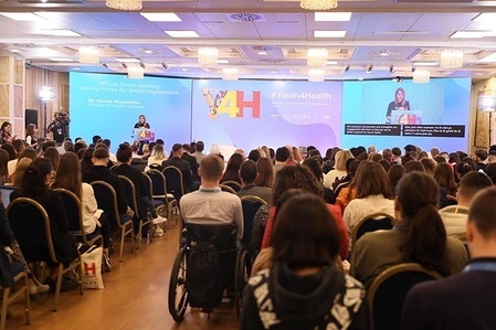 About 500 young people from 30 countries participated in the Youth4Health forum along with almost 200 other delegates representing government, UN and civil society partners. The forum was all about youth engagement in health decision-making. Youth4Health was convened as the first-ever WHO/Europe forum of its kind from October 25-27 in Tirana – the European Youth Capital for 2022 – in partnership with the Albanian Ministry of Health and Social Protection, the Office of the Albanian Minister of State for Youth and Children, the Municipality of Tirana and the United Nations Population Fund (UNFPA).