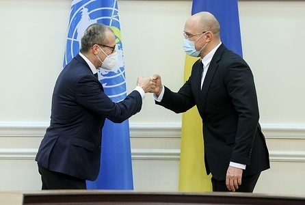21st of January 2022 Today in Kyiv, WHO Regional Director for Europe Dr Hans Henri P. Kluge, and the Minister of Health of Ukraine Viktor Liashko, have signed a Biennial Collaborative Agreement for 2022-2023. This agreement cements collaboration on health system transformation, stronger Primary health care, building public health preparedness, tackling NCDs and to reduce inequities & elevate health governance. Left to right: WHO Regional Director for Europe, Dr Hans Henri P. Kluge and Prime Minister of Ukraine Denys Shmyhal