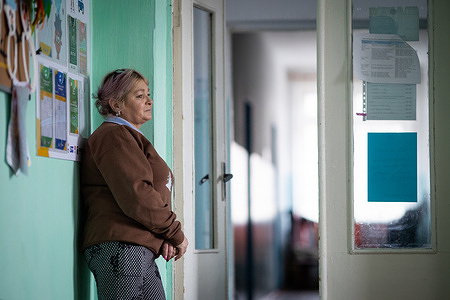 Fifty-year-old grandmother, Svetlana, lived under occupation when her village in southern Ukraine was occupied at the start of the war. She was forced to flee when her home was destroyed by a bomb. She is now staying in Anenii Noi, Moldova, where her daughters came at the start of the war. Svetlana's experiences have impacted her mental health so she is now having regular sessions with a psychologist Svetlana's story: "There's nothing for me to go back to now." Read more https://www.who.int/europe/news-room/feature-stories/item/svetlana-s-story-----there-s-nothing-for-me-to-go-back-to-now