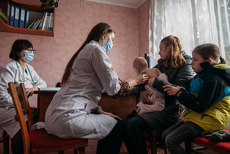 WHO field officers visit an immunization center in the Rivne Oblast in Ukraine. WHO is supporting the Ministry of Health in rolling out vaccination as well as ensuring children, adolescents and adults receive any vaccines they may have missed. Read the press release https://www.euro.who.int/en/media-centre/sections/press-releases/2022/ukraine-immediate-steps-needed-to-prevent-a-measles-outbreak-due-to-the-ongoing-war-and-low-vaccination-rates,-warns-who
