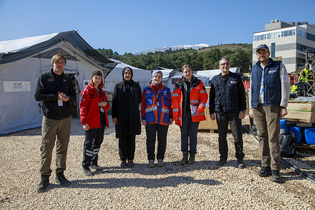 The rapid field assessment team from the World Health Organization (WHO) visited the Belgian Field Hospital (B-FAST) located in Kırıkhan district of Hatay province. The assessment team engaged in discussions with medical staff from the hospital which has a 20-bed capacity and provides services for up to 100 patients a day. 