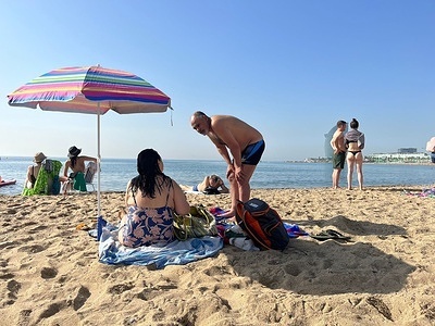 In July 2023, millions of people in the WHO European Region were affected by scorching temperatures in excess of 40C. In the Spanish city of Barcelona, people were advised to stay hydrated and to seek refuge from the heat and blistering sun. Heatwaves across Europe are affecting the health and livelihoods of millions of people. In 2022 in the WHO European Region, extreme heat claimed more than 60 000 lives, and by 2050 this could rise to 120 000 heat-related deaths every year.  