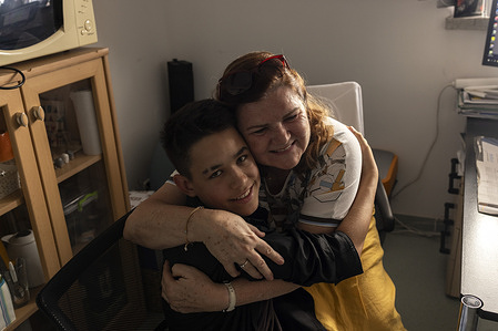 When Artur was diagnosed with diabetes, he was quickly treated by doctors in his native Ukraine and learned how to manage his condition. When the country was plunged into full-scale war in February 2022, Artur’s parents quickly decided to move him to neighbouring Hungary in March that year.  Getting treatment for Artur’s condition was a primary concern for the family on arrival in Hungary. They were able to access Ukrainian language information about treatment in Hungary, and Artur soon came under the care of Dr Zsuzsa Almássy at the diabetes unit of the Heim Pál National Paediatric Institute in Budapest.  At the photosession, a WHO focal point, a Hungarian doctor, and Artur's parents were present. 